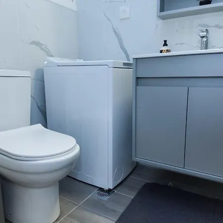 Modern Cozy 1 Bd Perfection Apt *